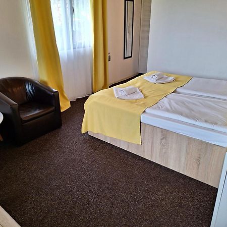 Pensiunea Tinelu Brasov Sacele Bagian luar foto